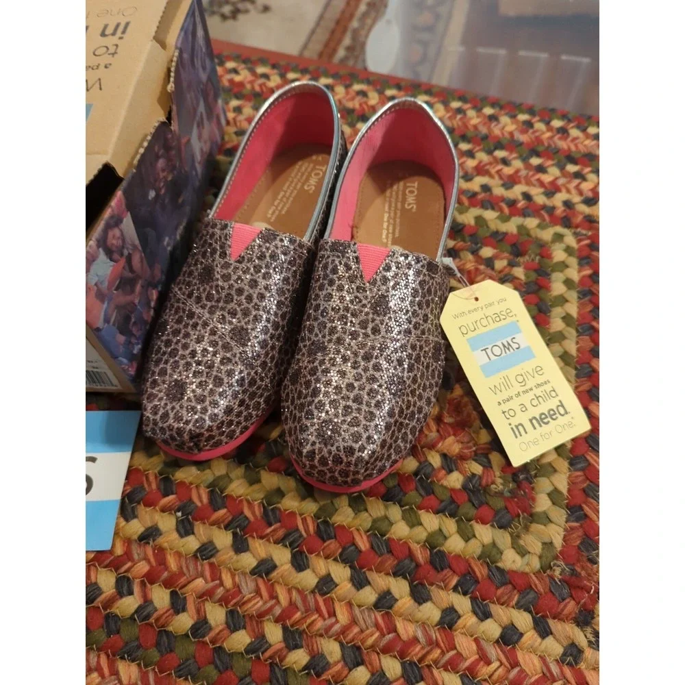 Brand New & Authentic‎ TOMS Classics Shoes Size Youth 5 NIB Silver Moroccan
